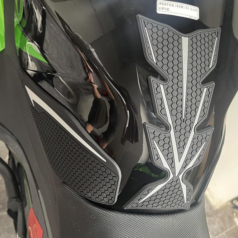 BYEMTTY Motorcycle Tank Grip Protector Pads, Anti-Slip Honeycomb Design, Compatible with Suitable for Kawasaki Ninja250 Ninja400 2018-2024 Z250 Z400 2019-2024 Ninja500 Z500 2024- (gray) - Image 2